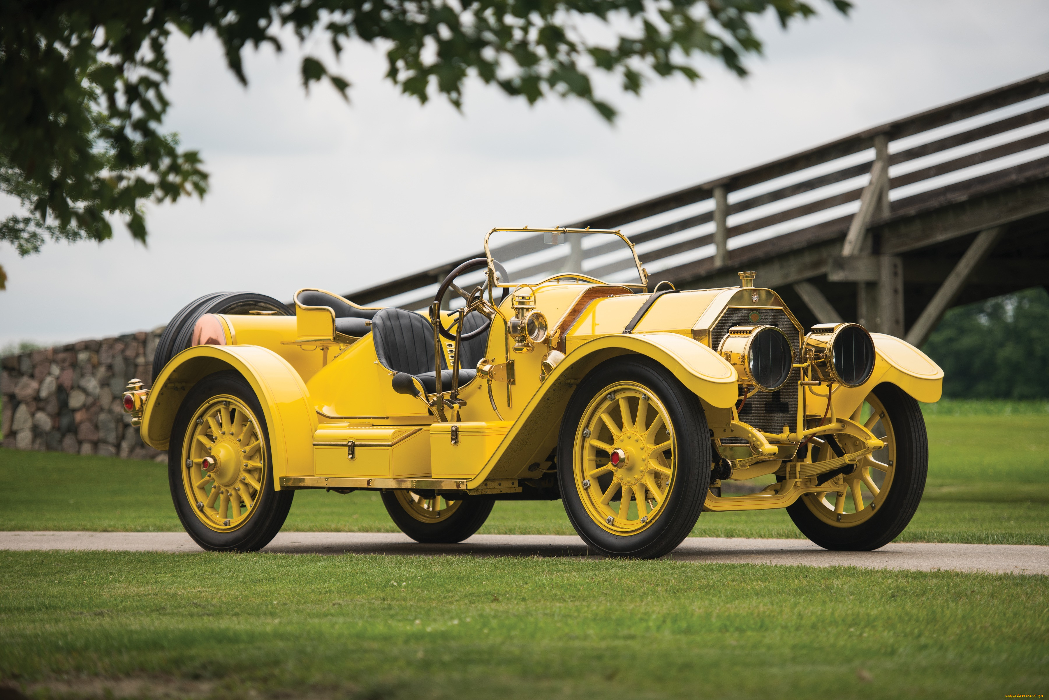 Г кар. Олдсмобиль 1911. Lamborghini 1911. Автомобиль 1911 желтый. Первая Ламборгини 1911.